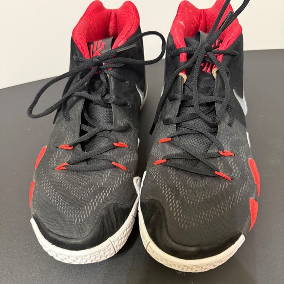 Nike Kyrie 4 Basketball Shoes Mens 11 Black Red Good Paisley Brick 943806-005 main image 4